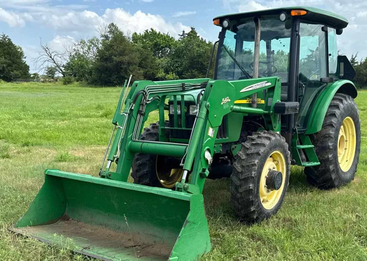 2004 John Deere 5520 MFWD Tractor